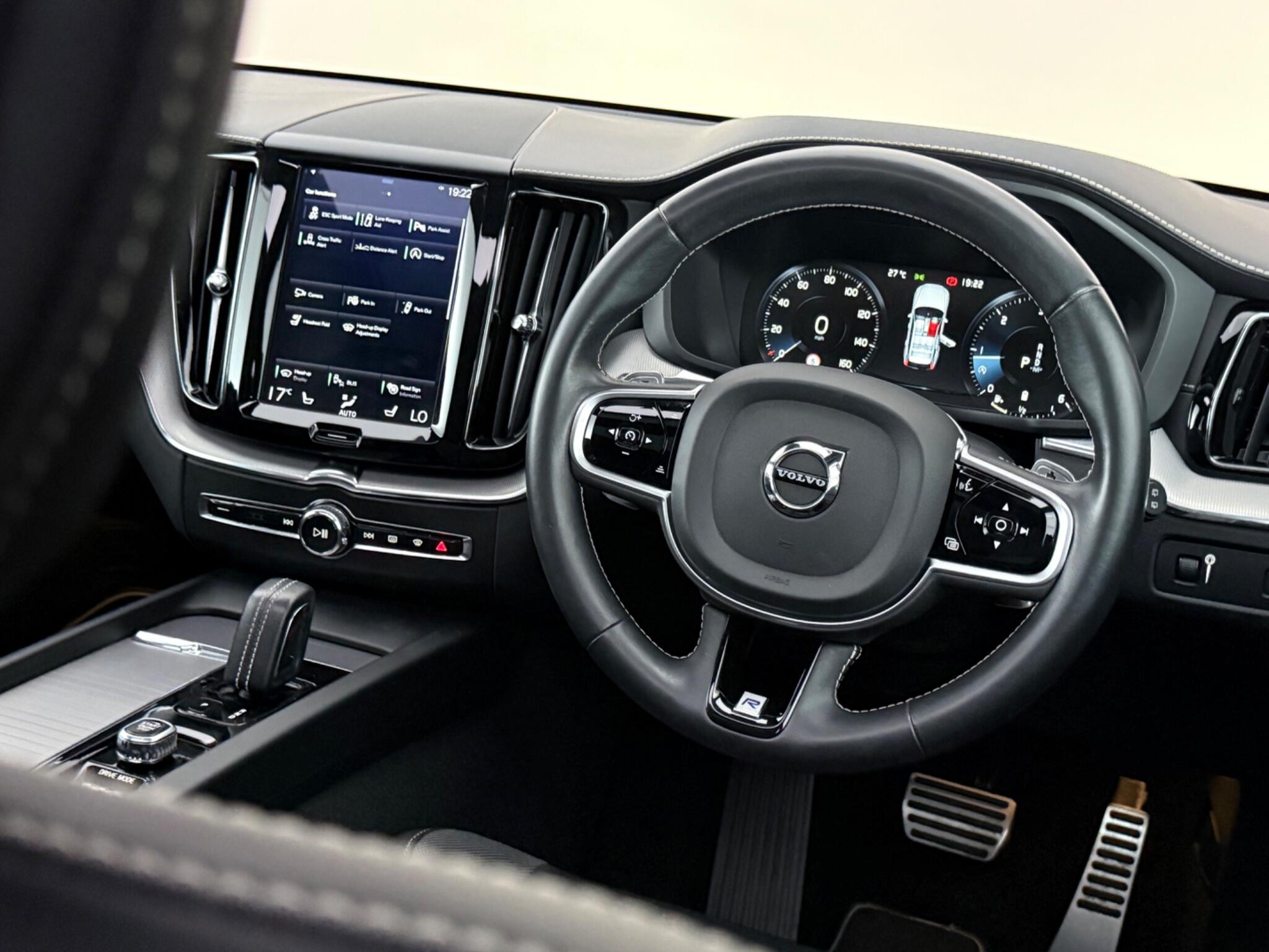 Volvo XC60 view 14
