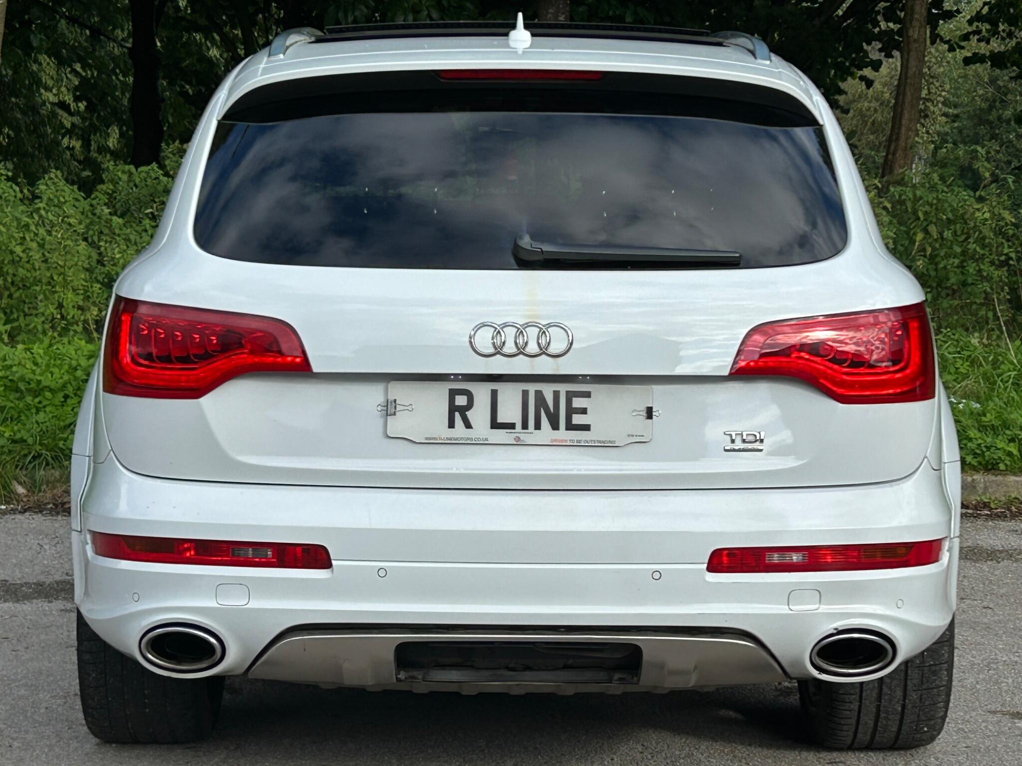 Audi Q7 view 11