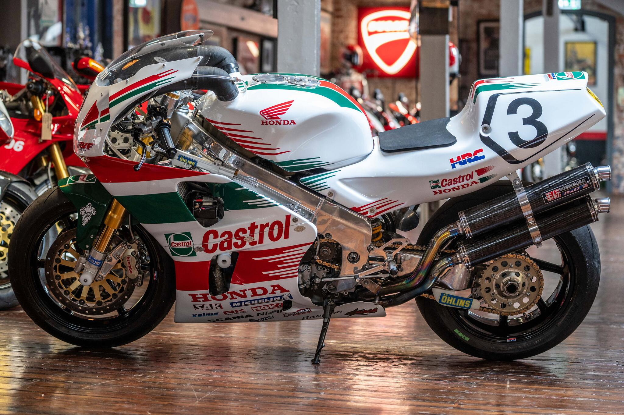 Honda RVF750 view 2