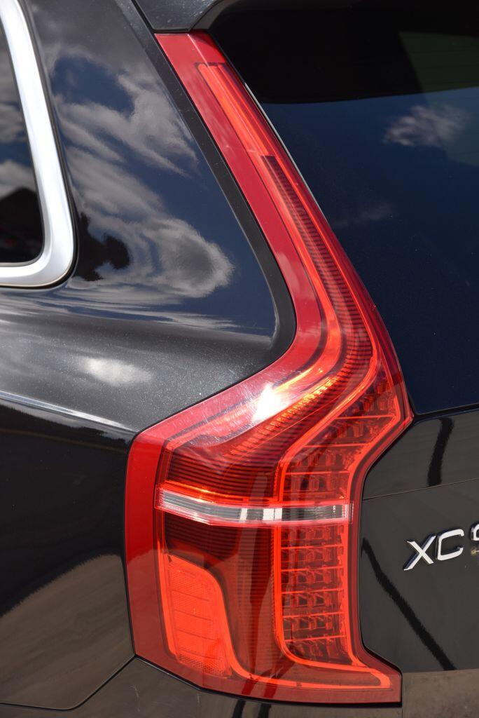 Volvo XC90 view 16