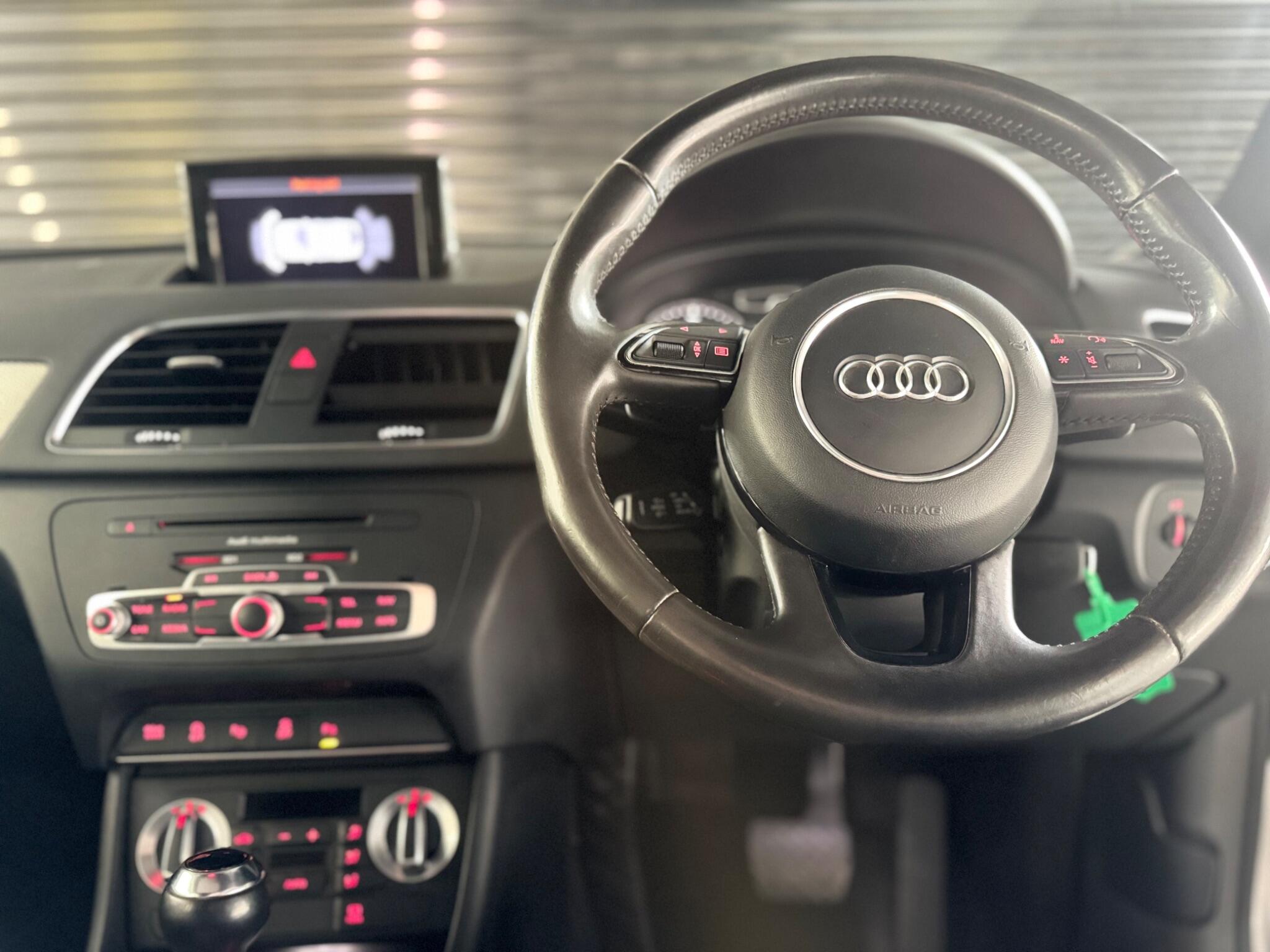 Audi Q3 view 30