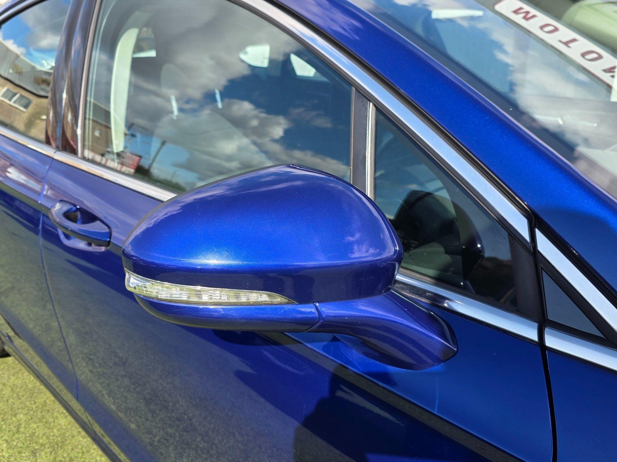 Ford Mondeo view 23