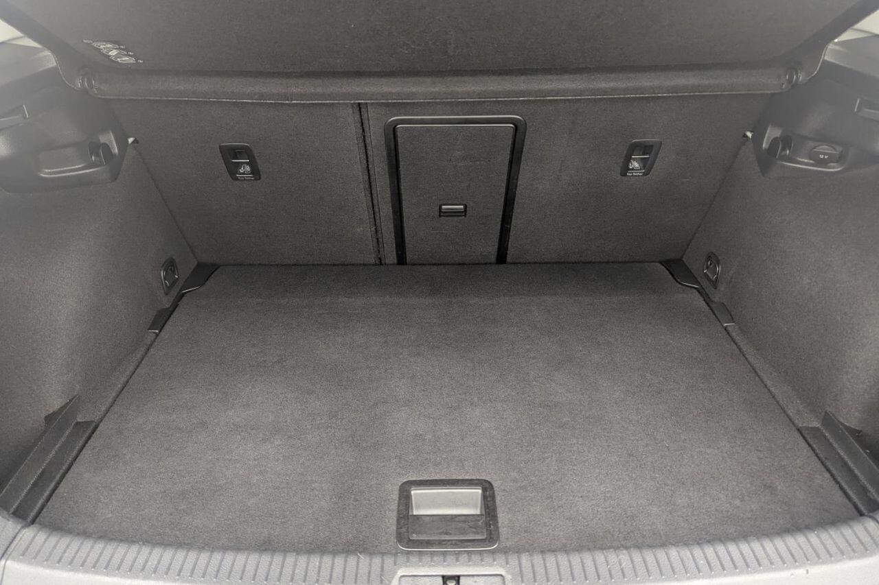 Volkswagen Golf view 21
