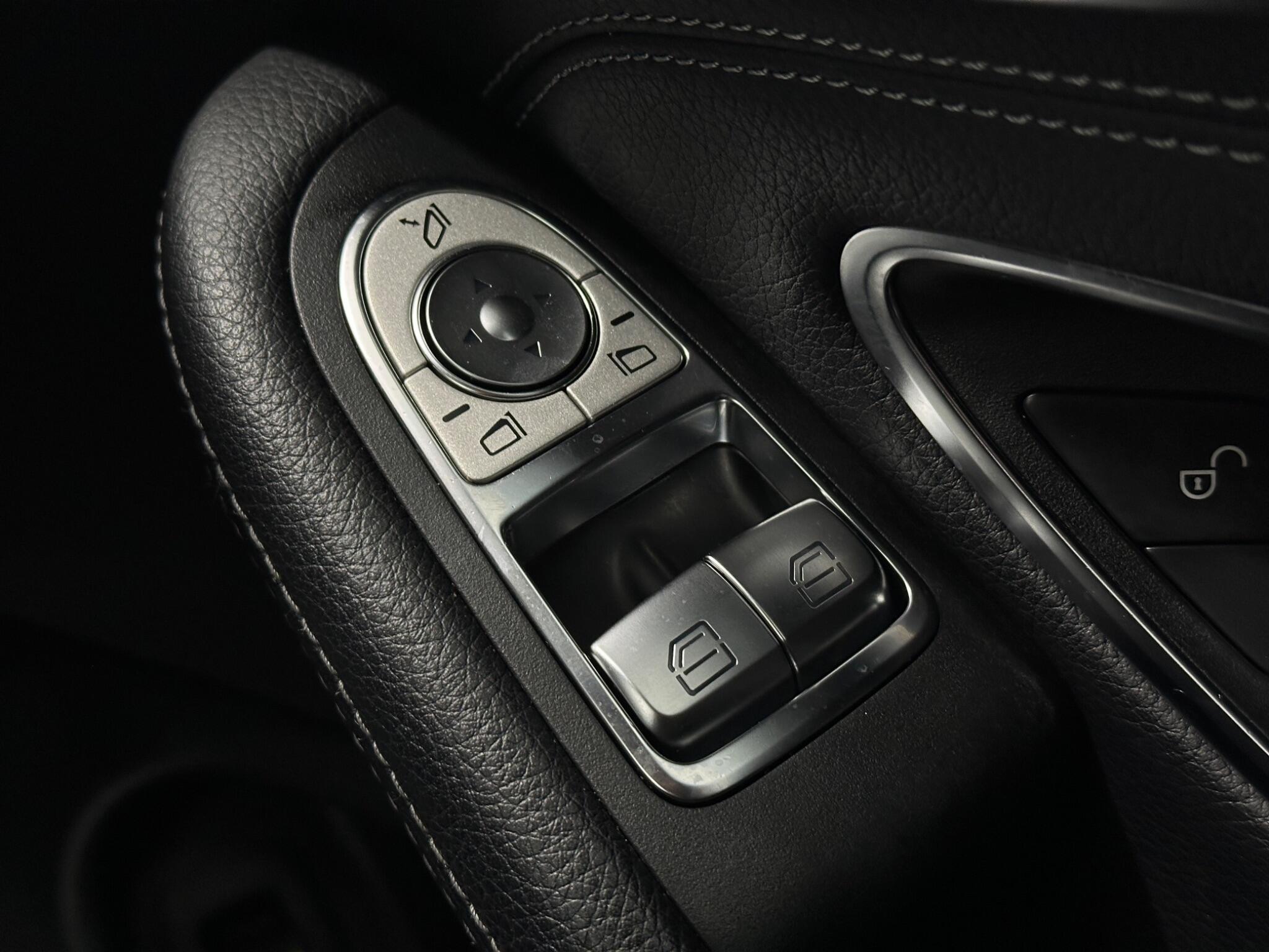 Mercedes-Benz C-Class view 19