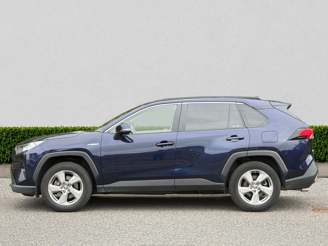 Toyota RAV4 view 4