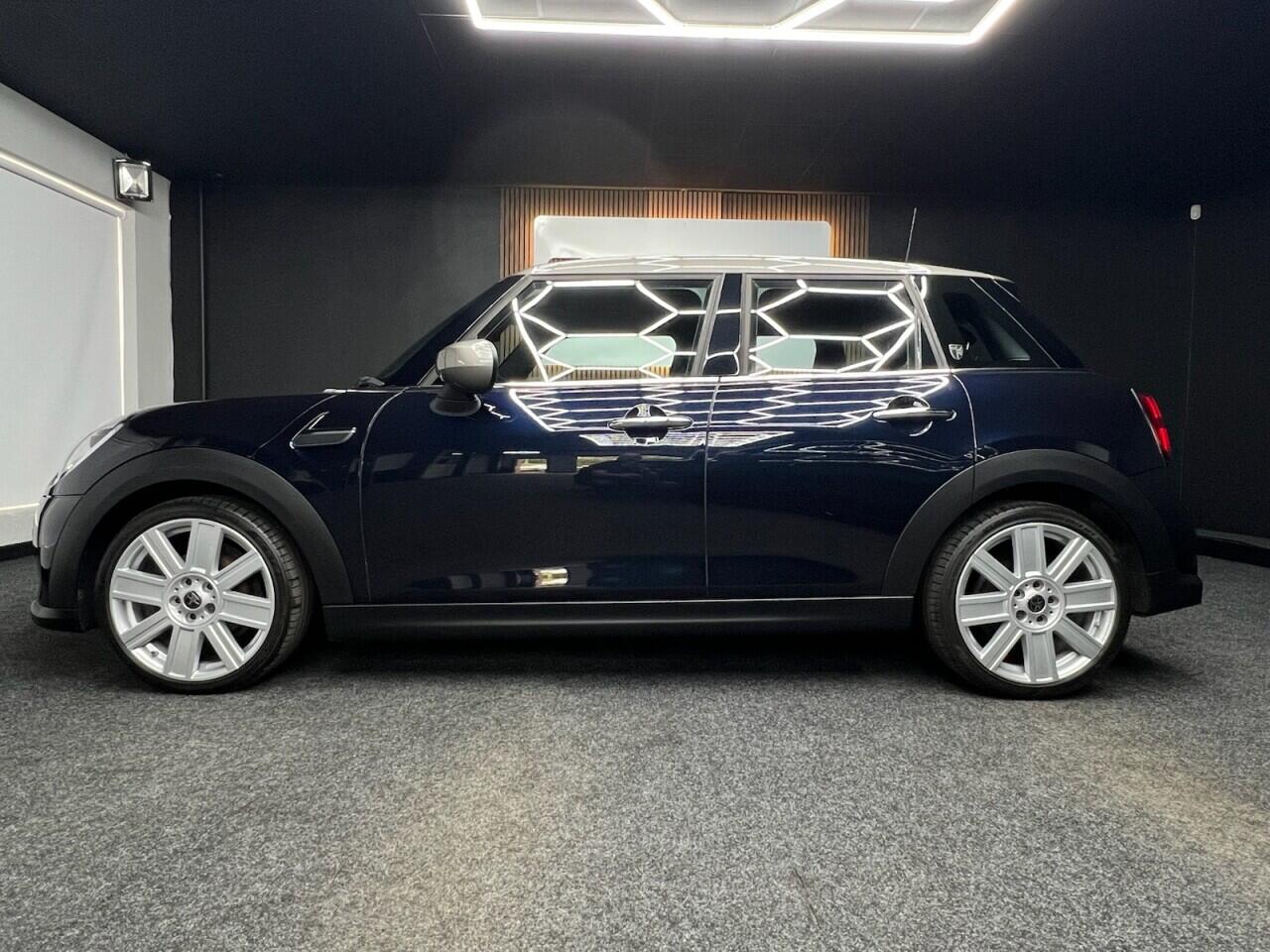 Mini Hatch view 3