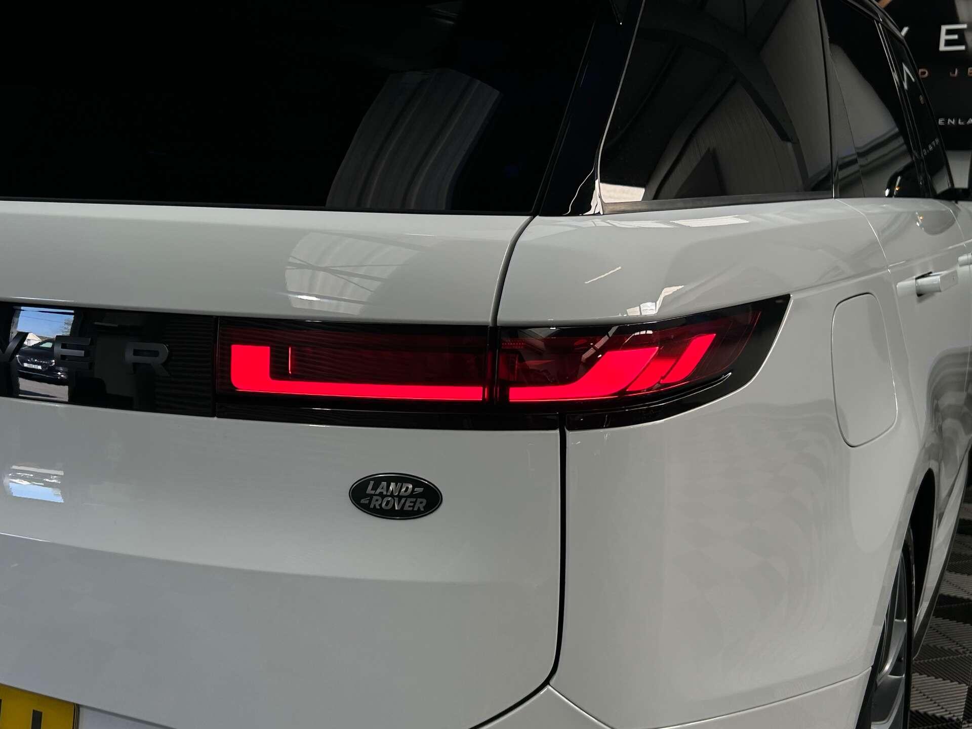 Land Rover Range Rover Sport view 13