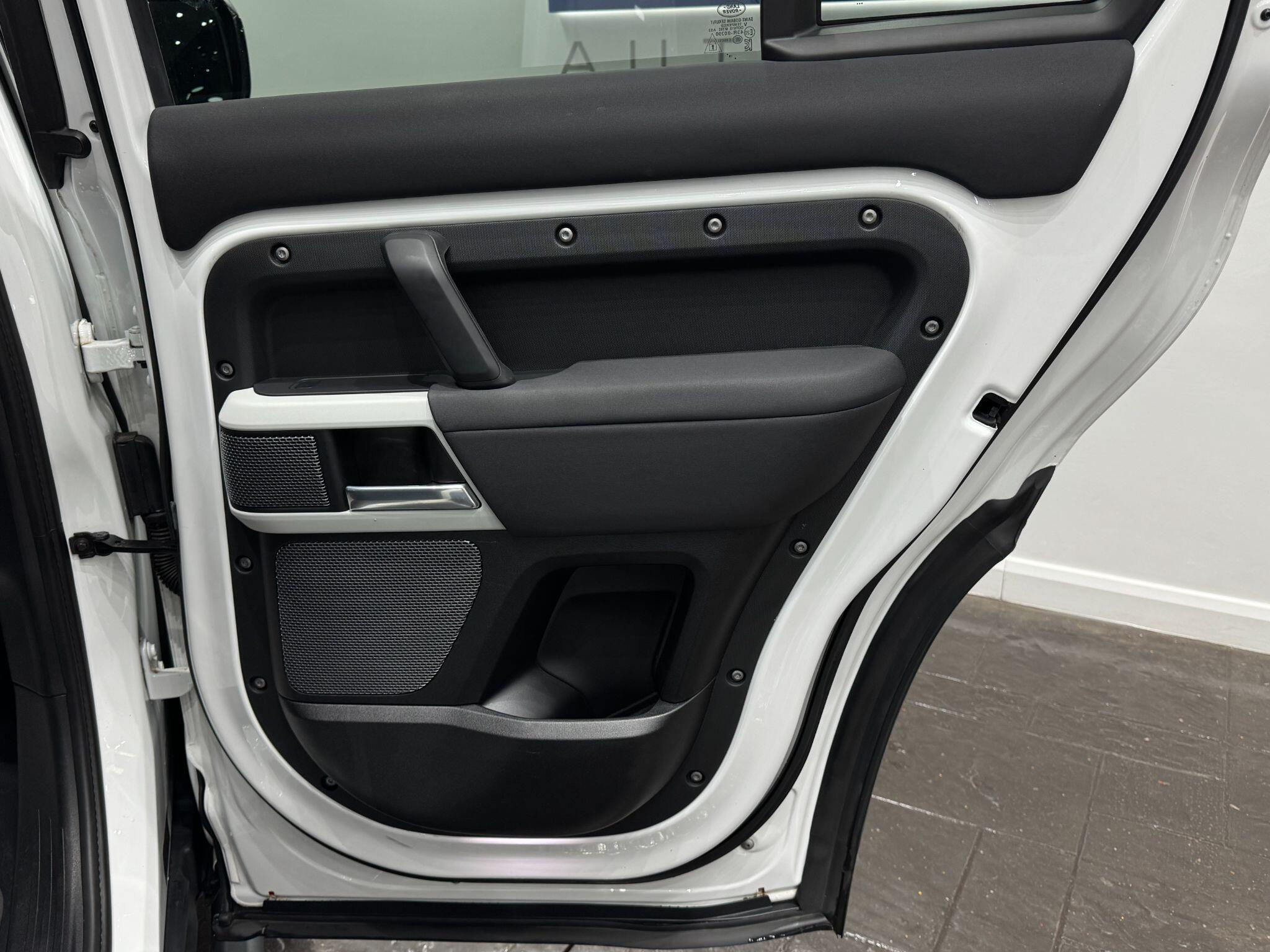 Land Rover Defender view 27