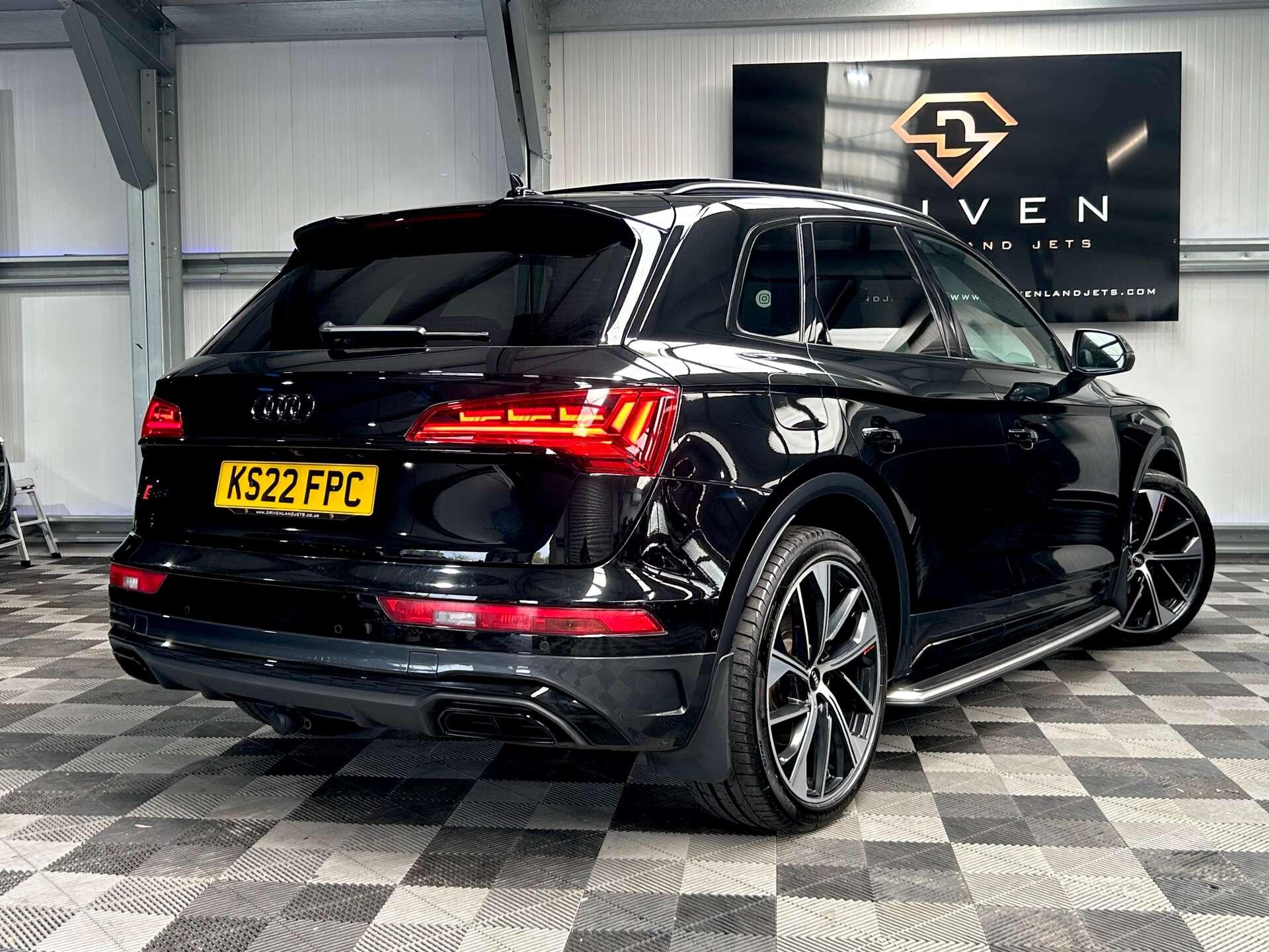 Audi Q5 view 12