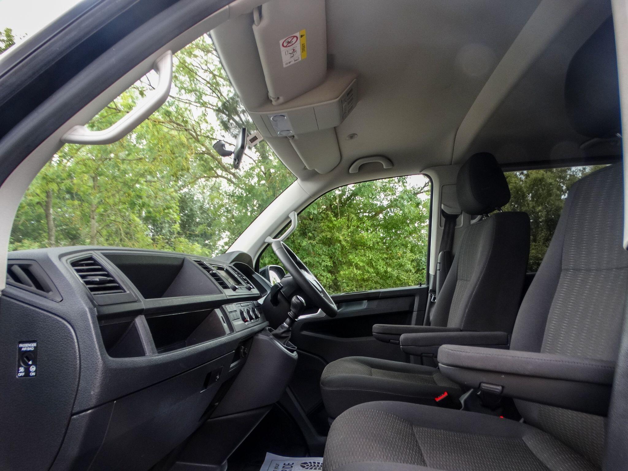 Volkswagen Transporter Shuttle view 4