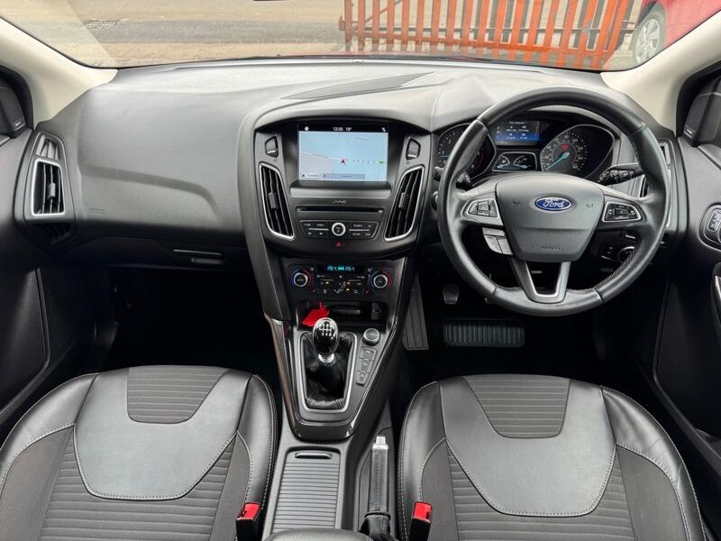Ford Focus view 9