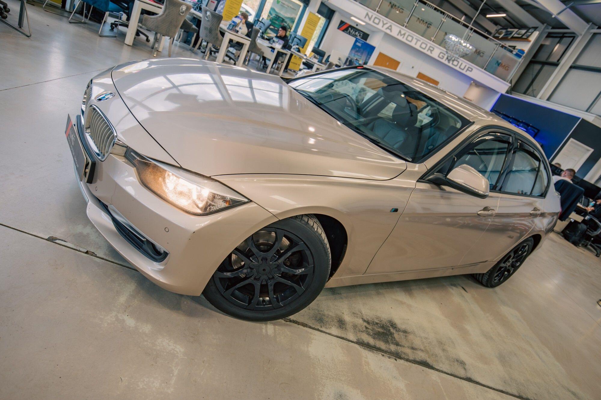 BMW 3 Series view 5