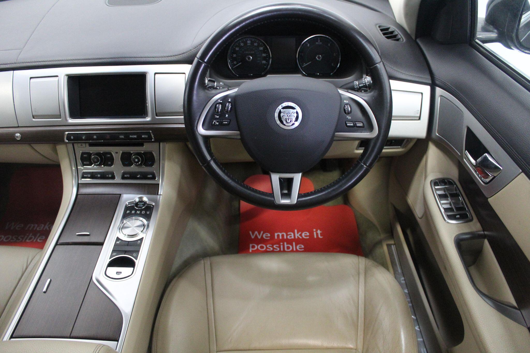 Jaguar XF view 45