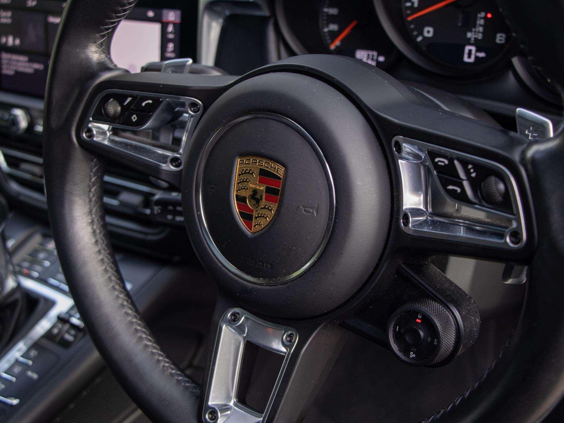 Porsche Macan view 15