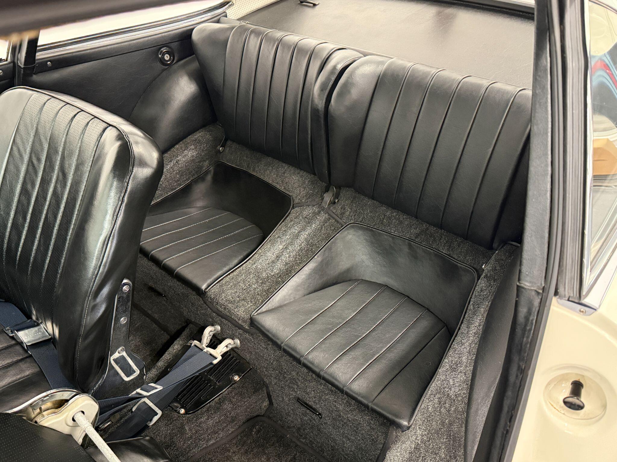 Porsche 911 view 36