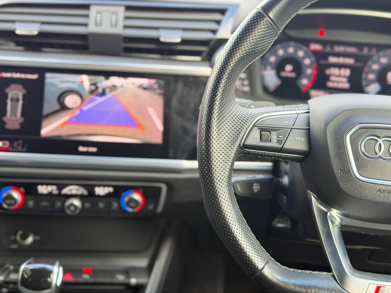 Audi Q3 view 30