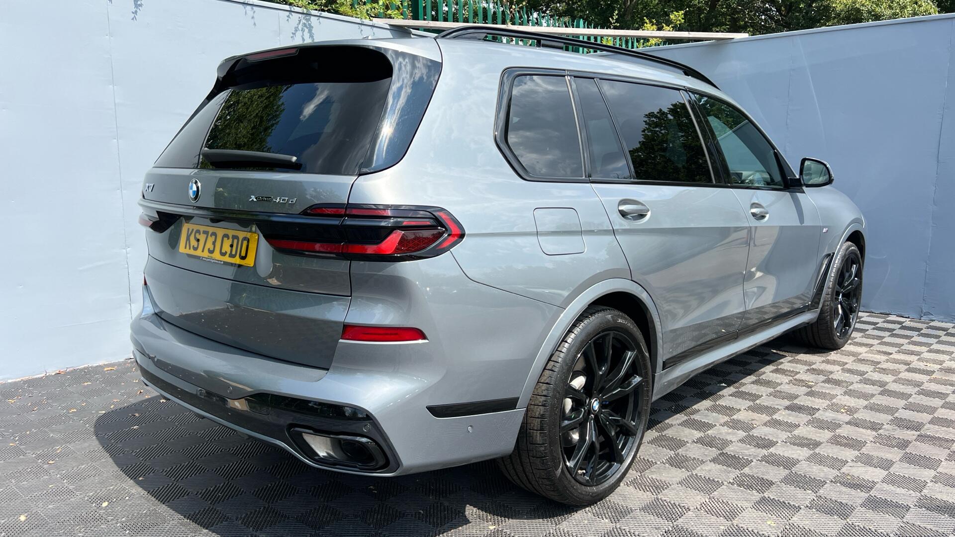 BMW X7 view 27