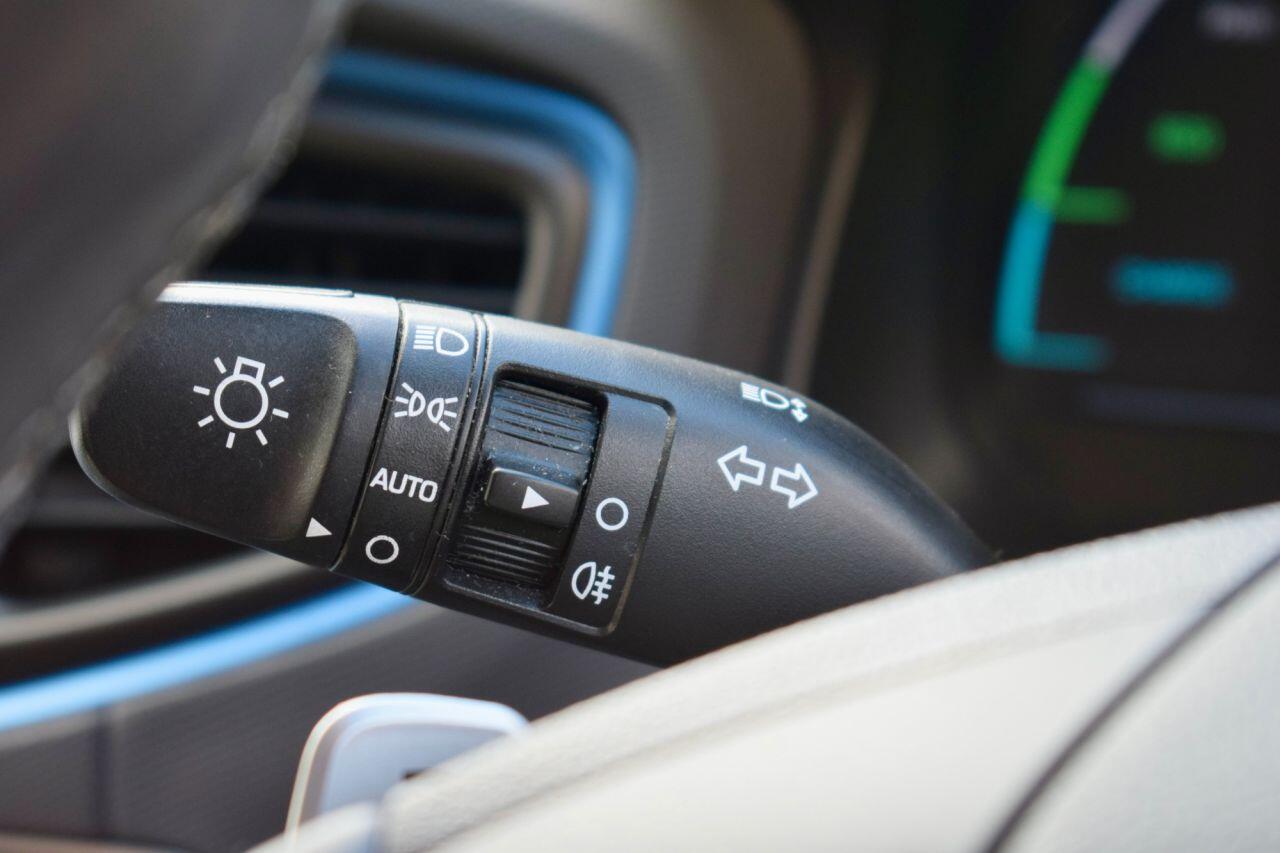Hyundai Ioniq view 47