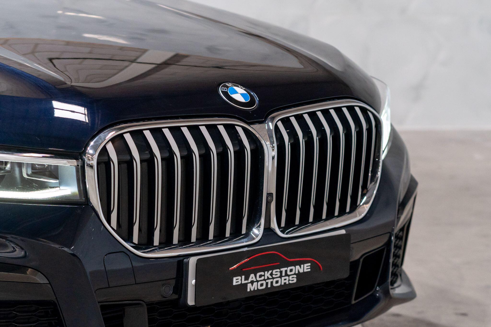 BMW 7 Series view 40