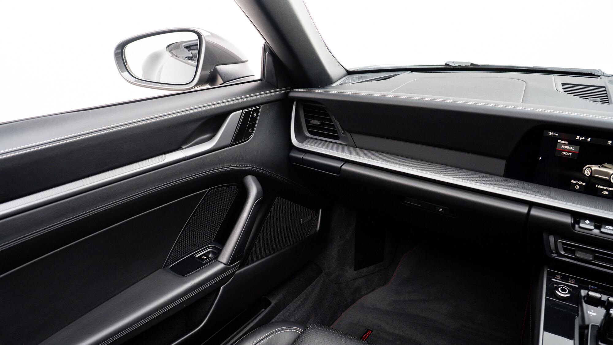 Porsche 911 view 32