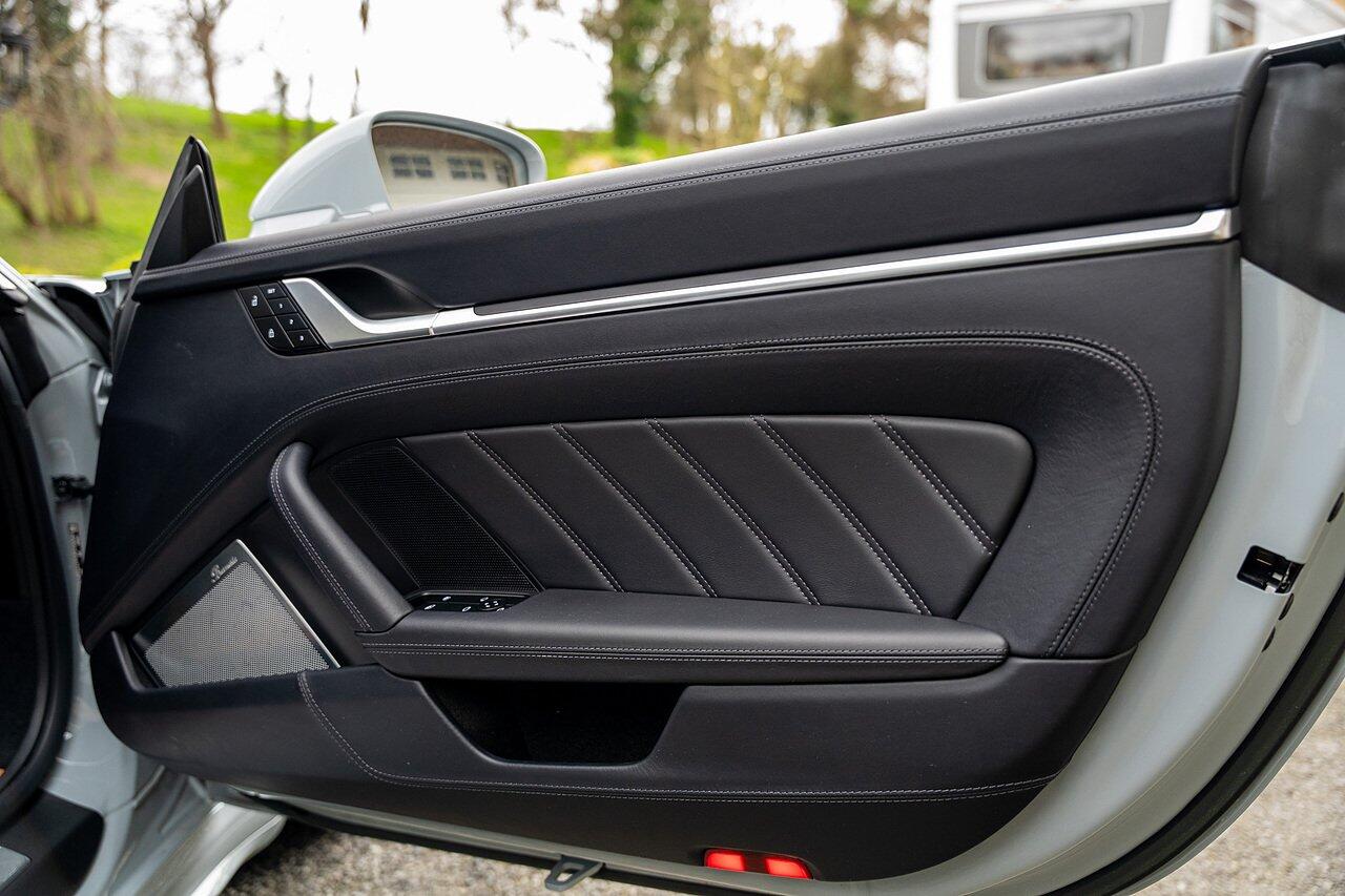 Porsche 911 view 54
