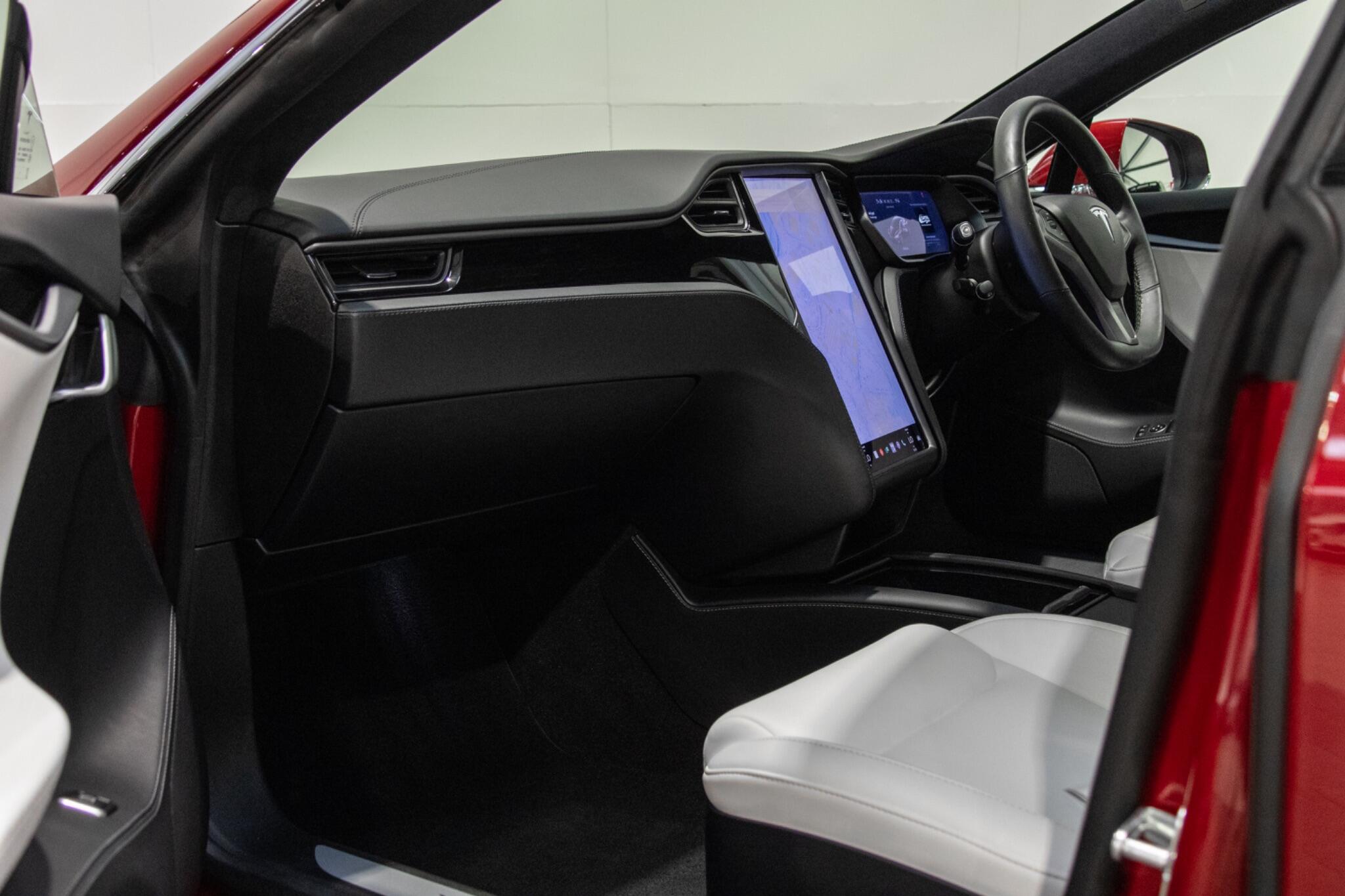 Tesla Model S view 12