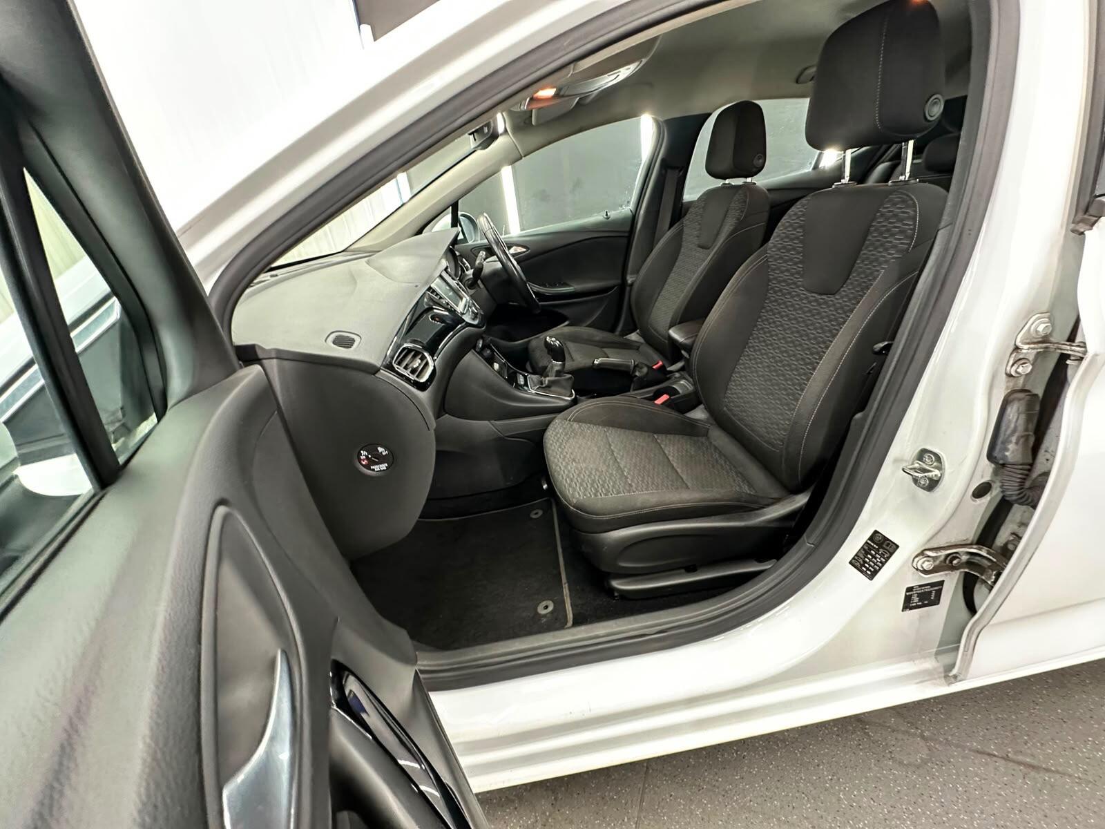 Vauxhall Astra view 23