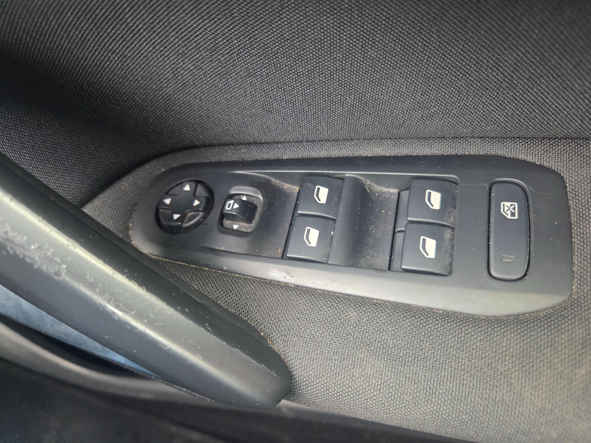 Peugeot 308 view 18