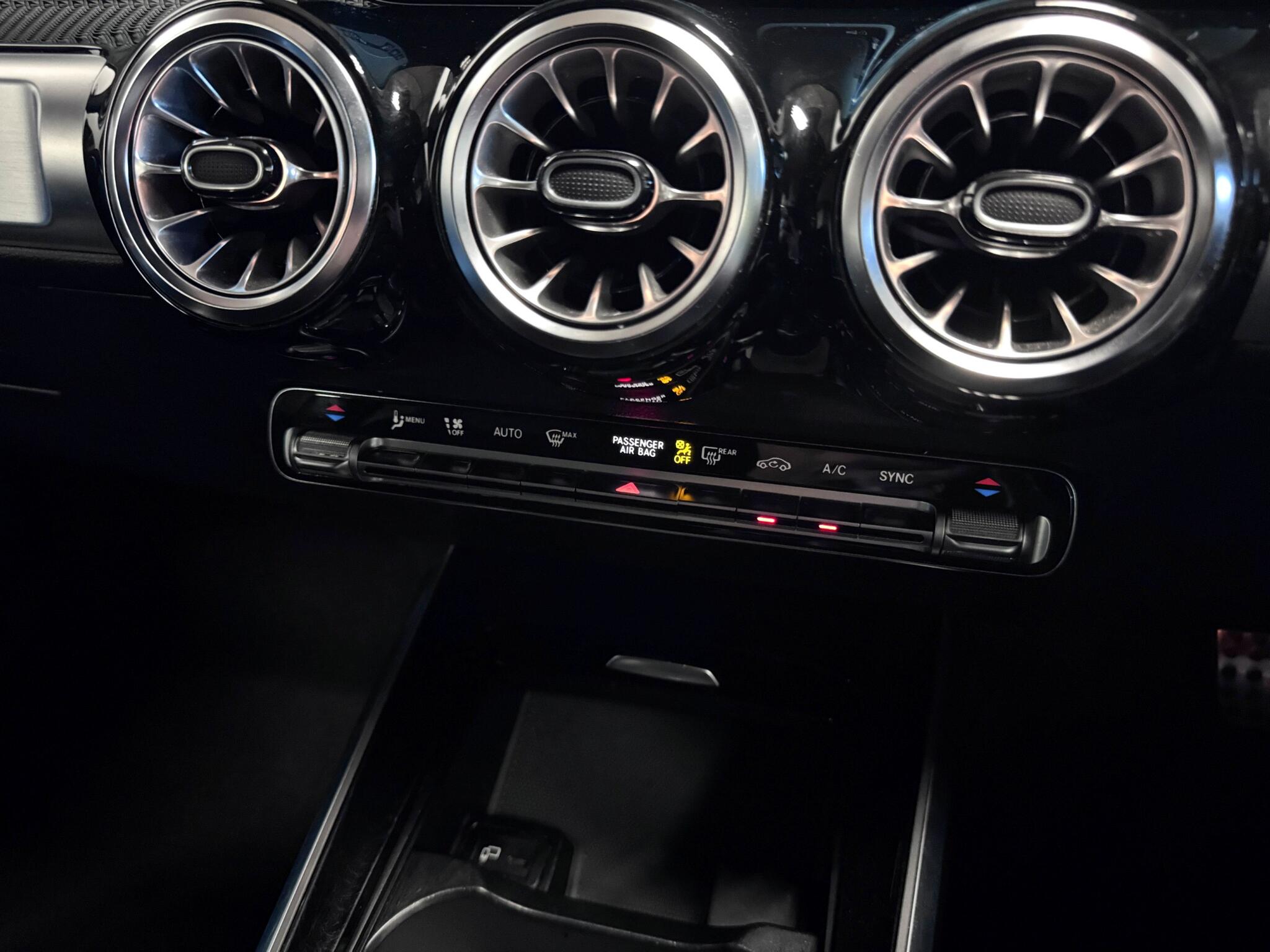 Mercedes-Benz GLB view 34