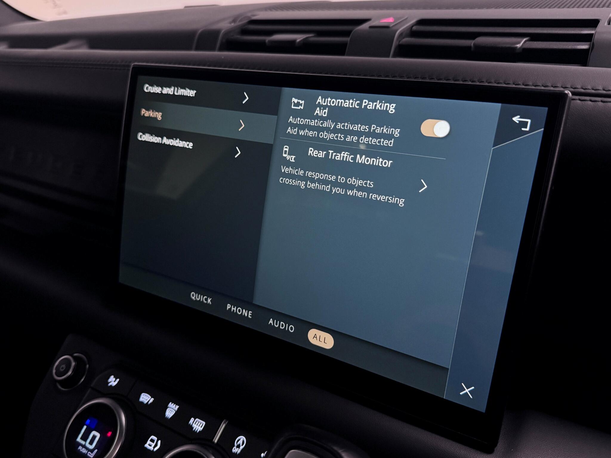 Land Rover Defender view 50