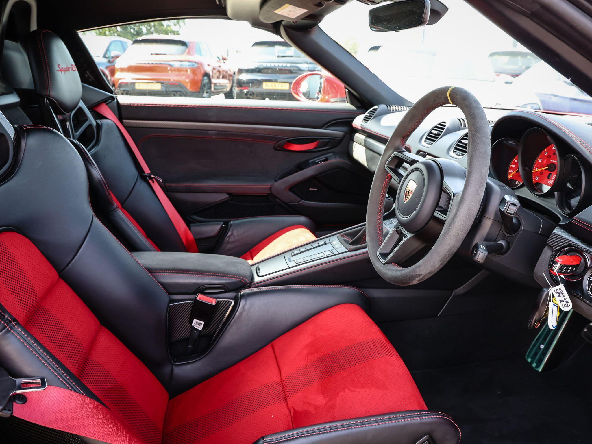 Porsche 718 Spyder view 39