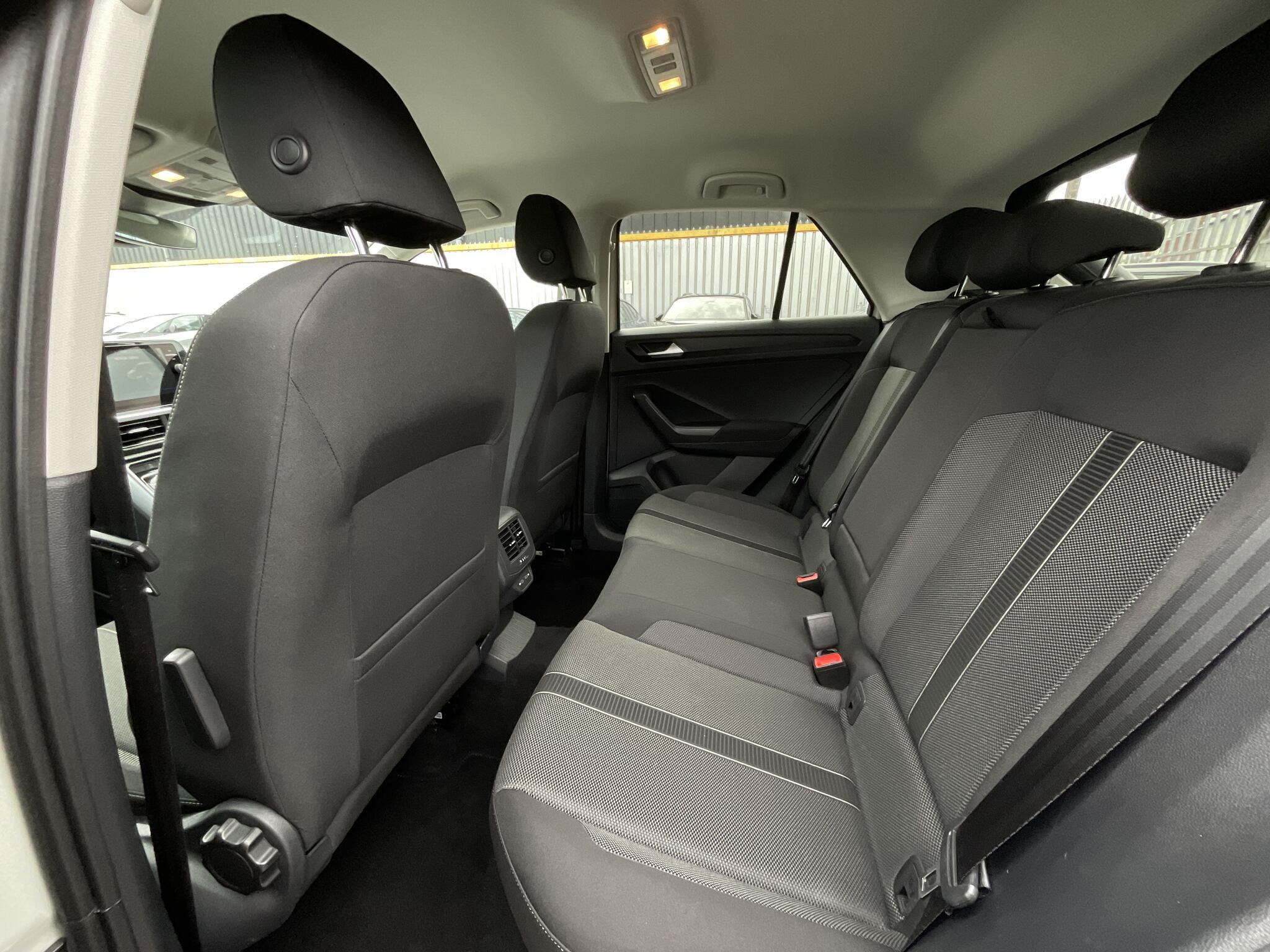 Volkswagen T-Roc view 15