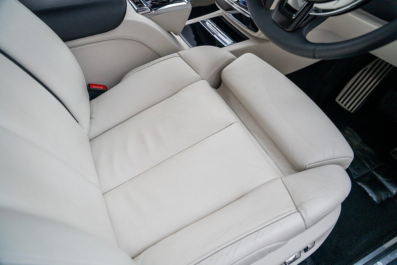 Rolls-Royce Phantom view 87