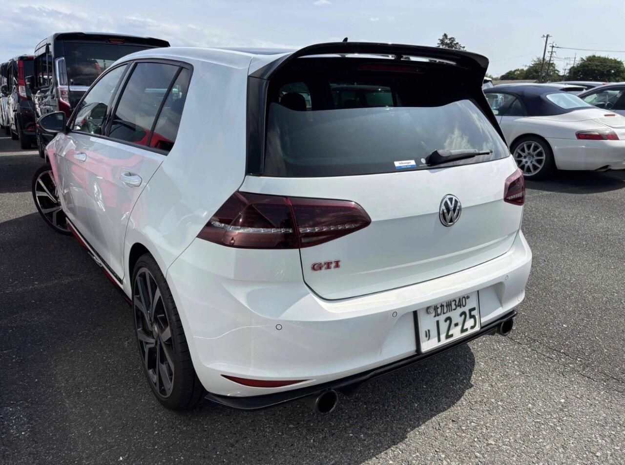 Volkswagen Golf view 5