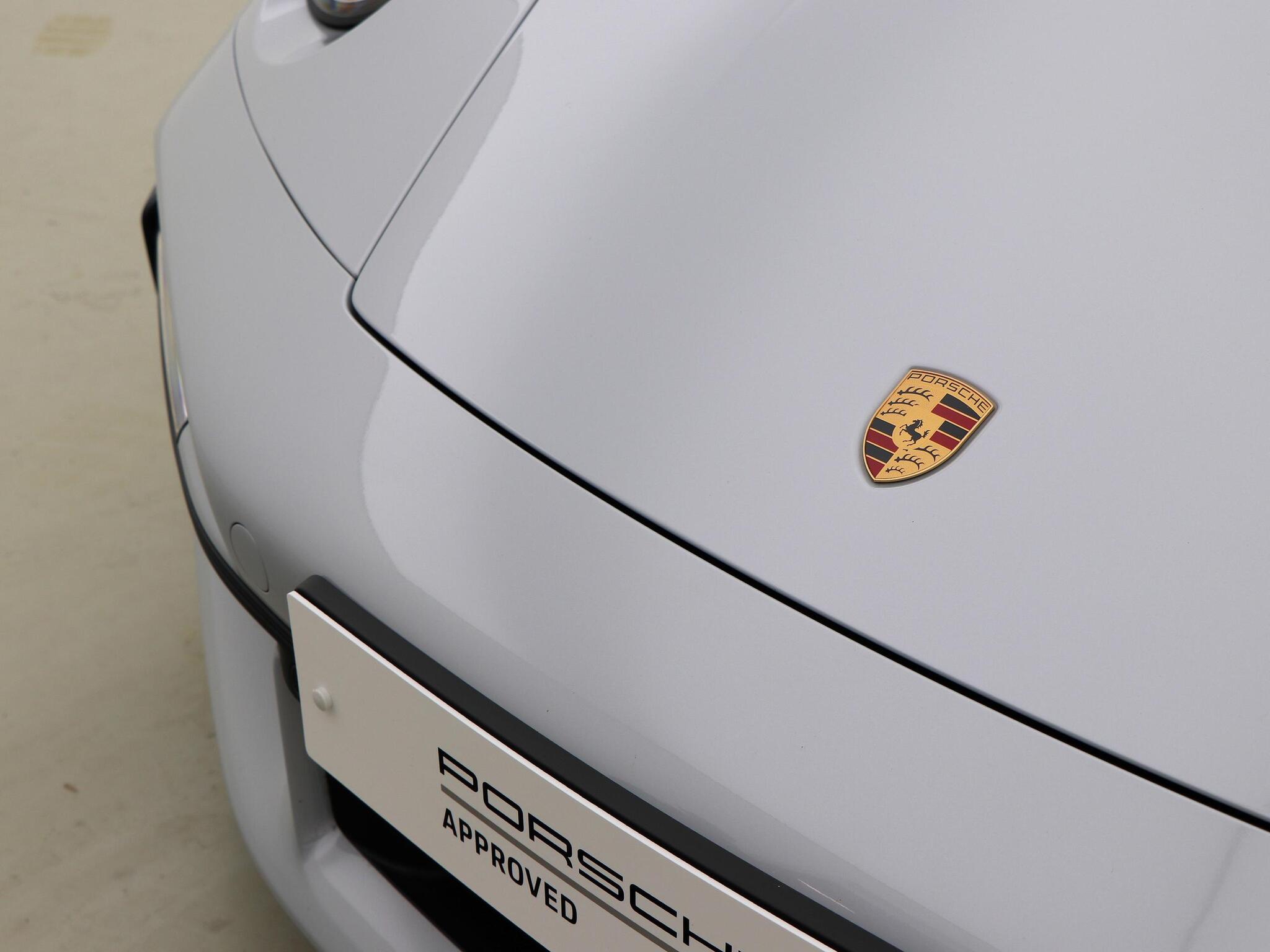 Porsche 911 view 14
