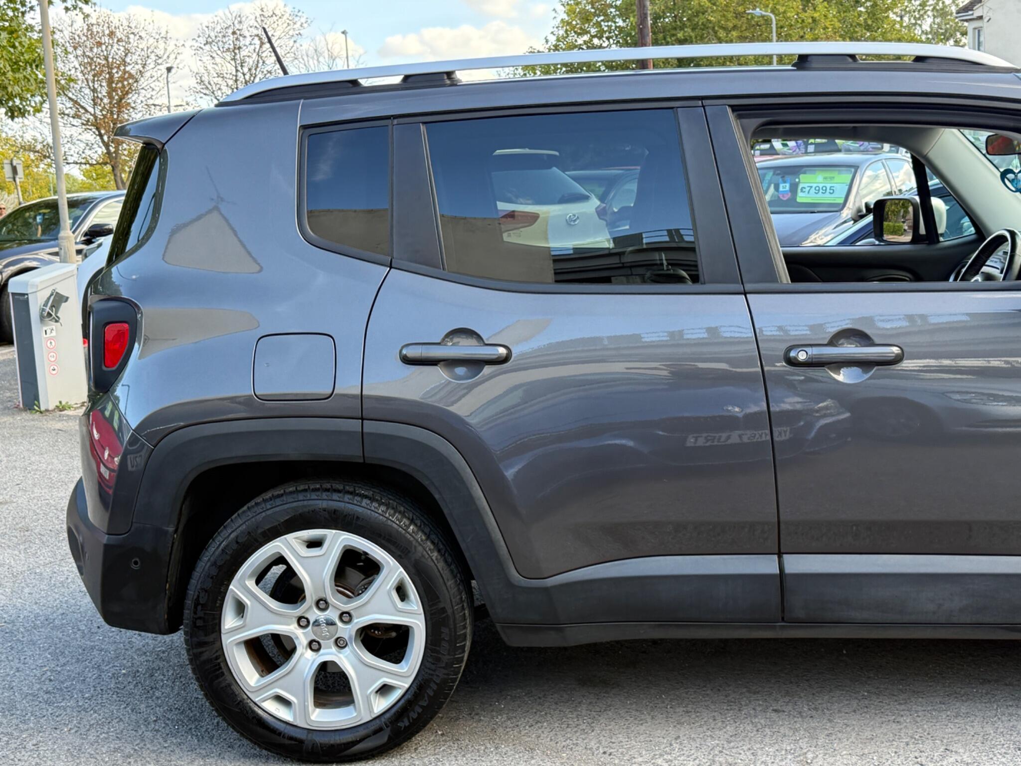 Jeep Renegade - Image 21