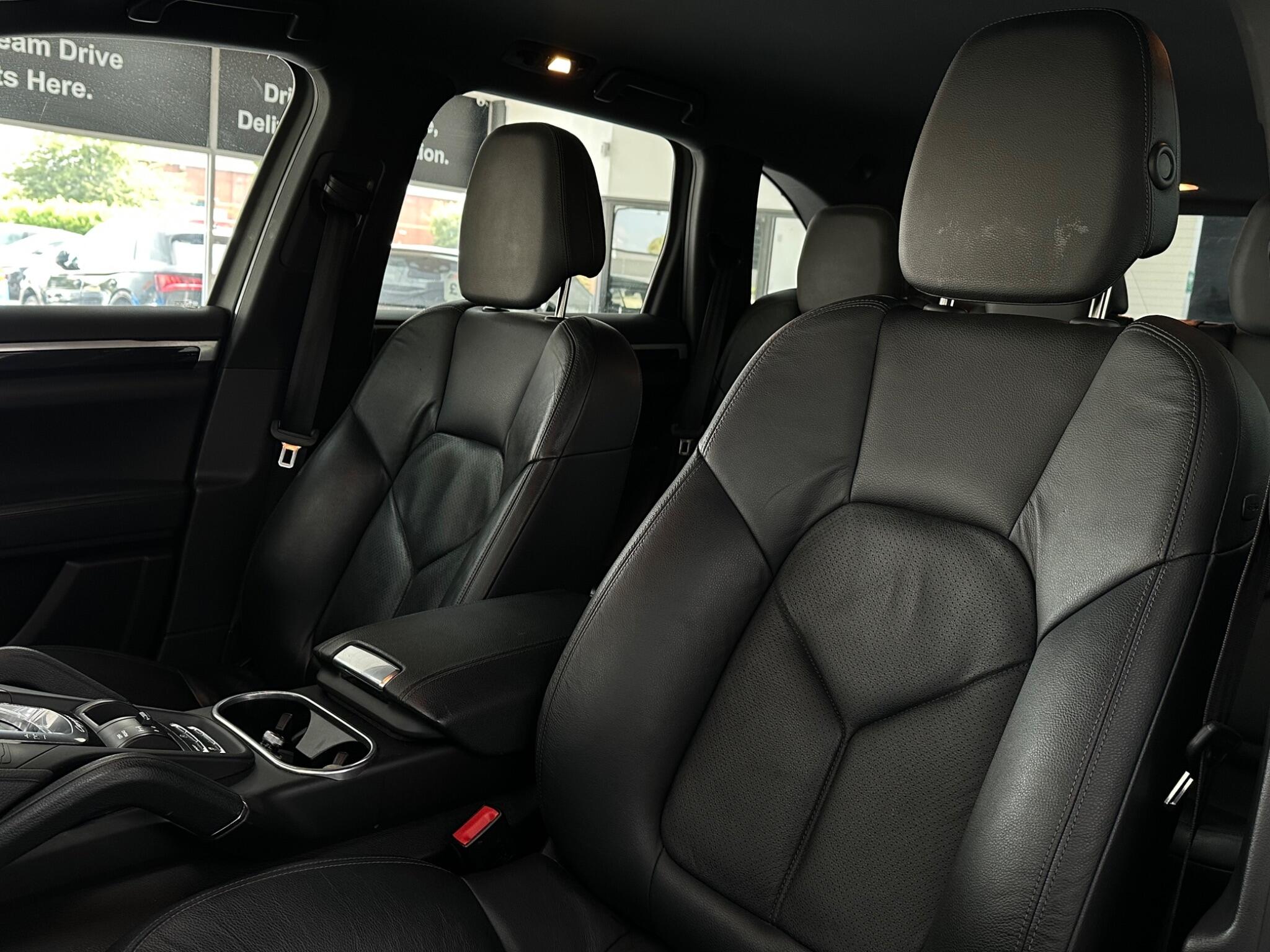 Porsche Cayenne view 39