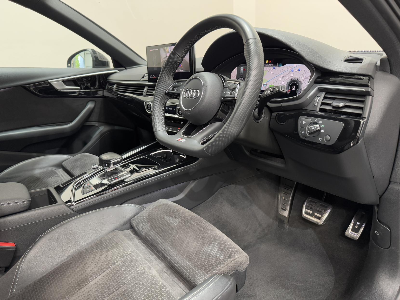 Audi A4 Avant view 16
