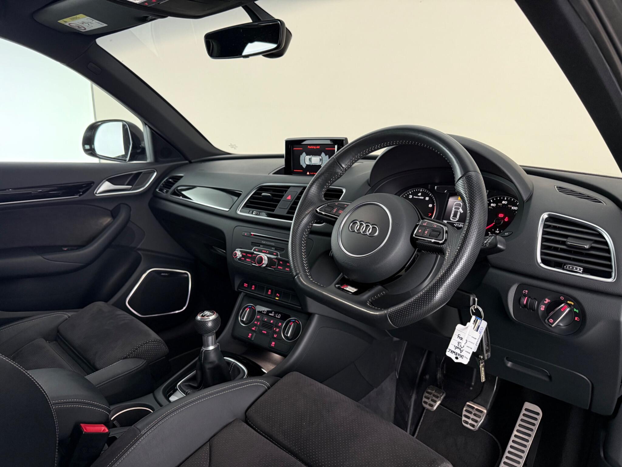 Audi Q3 view 3
