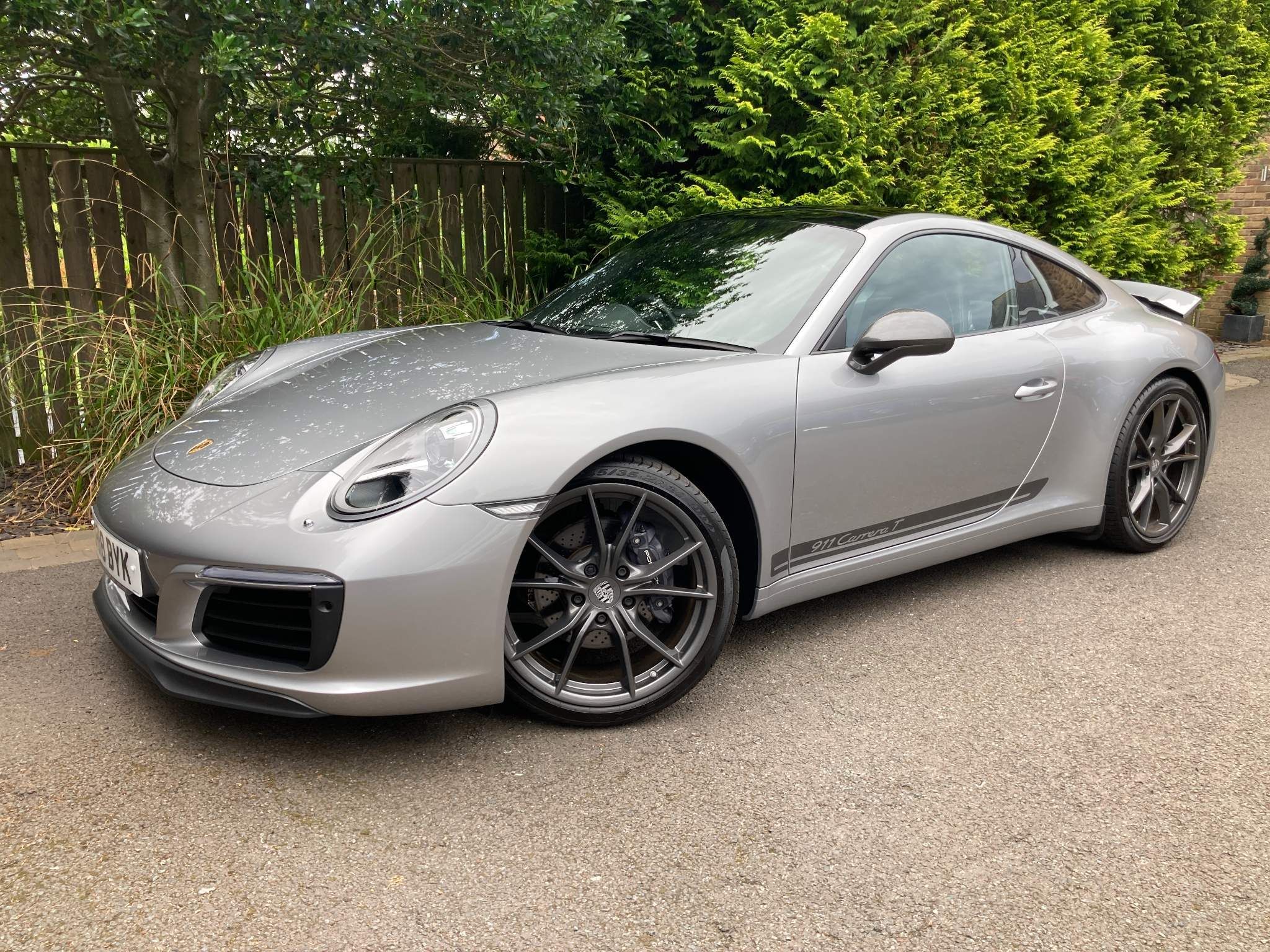 Porsche 911 view 4