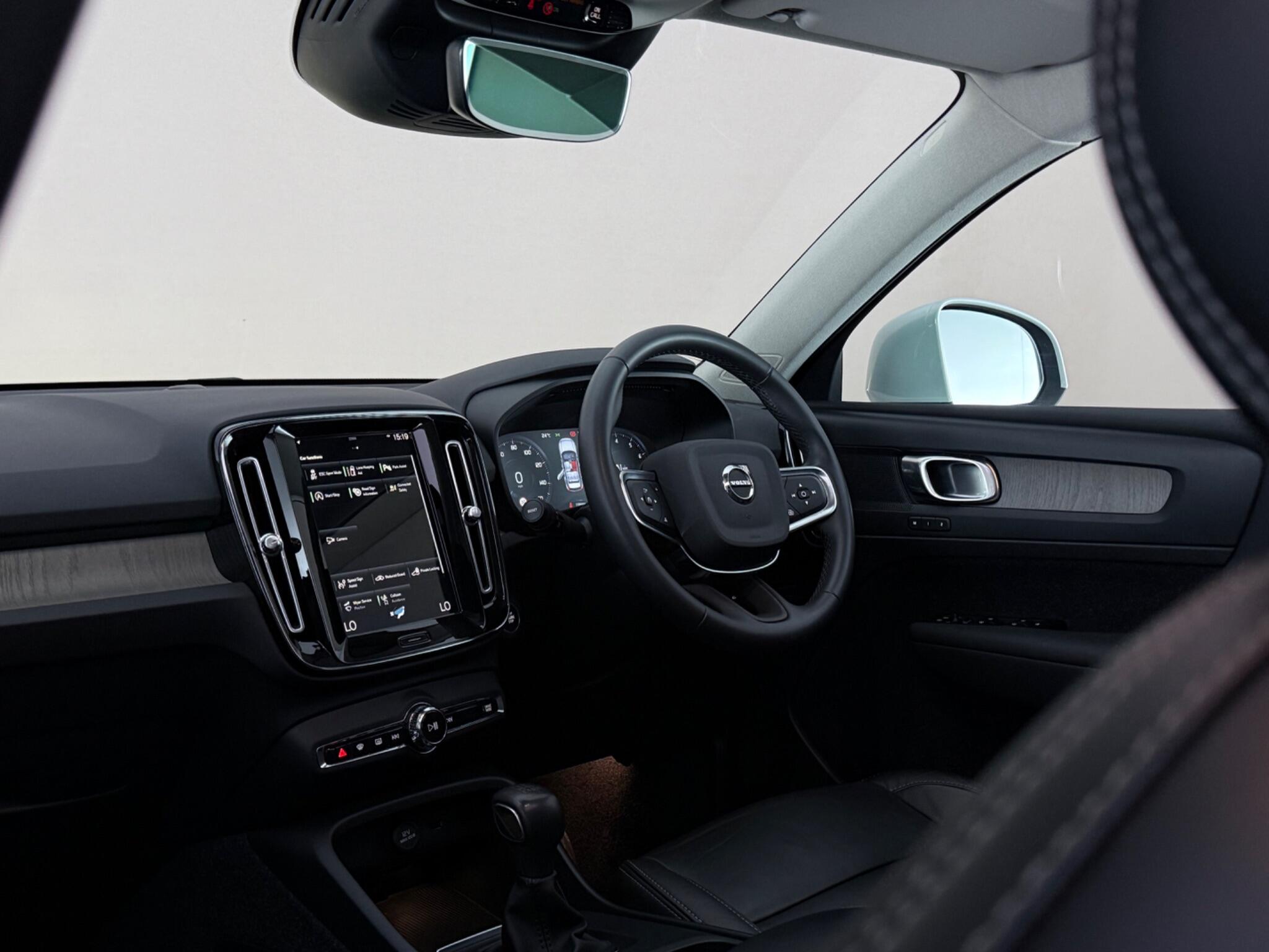 Volvo XC40 view 4