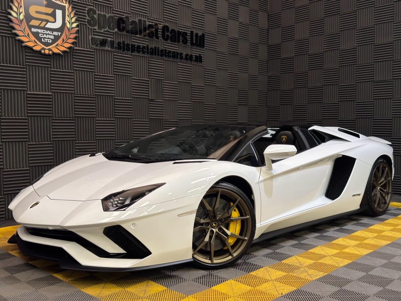 Lamborghini Aventador view 3