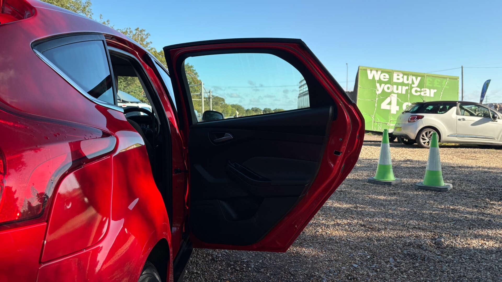 Ford Focus view 42