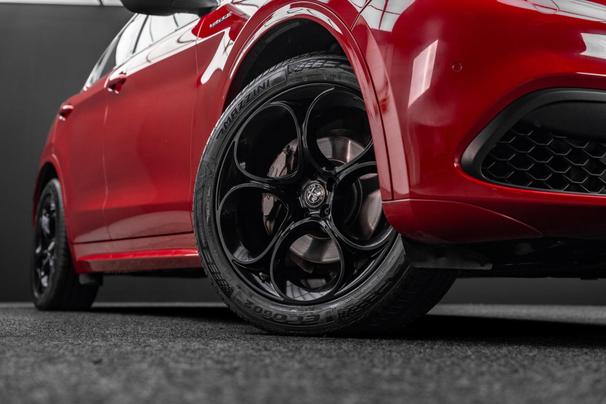 Alfa Romeo Stelvio view 29