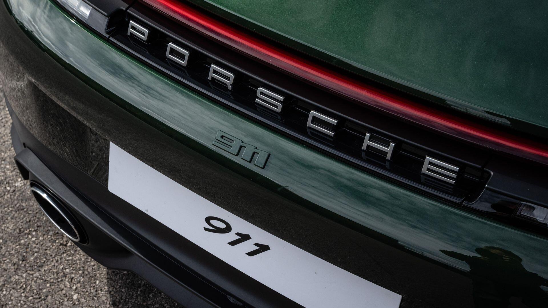 Porsche 911 view 33