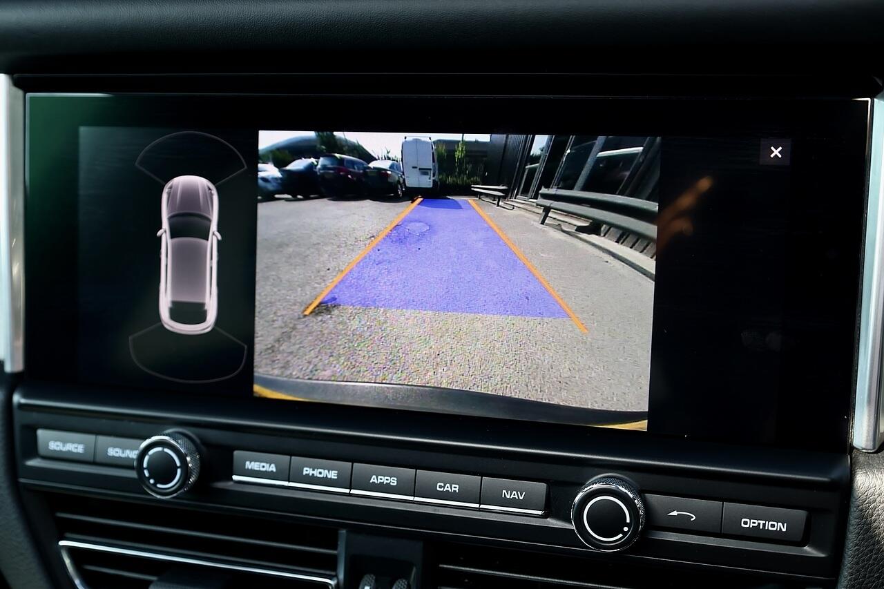 Porsche Macan view 30