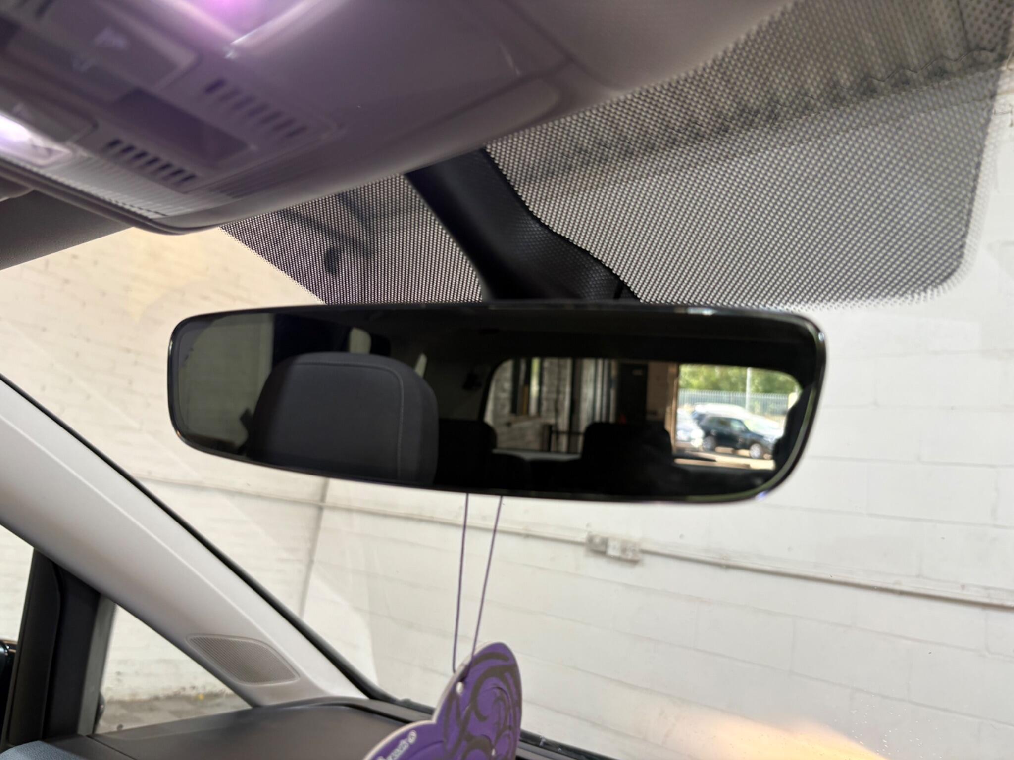 Volkswagen Touran view 17