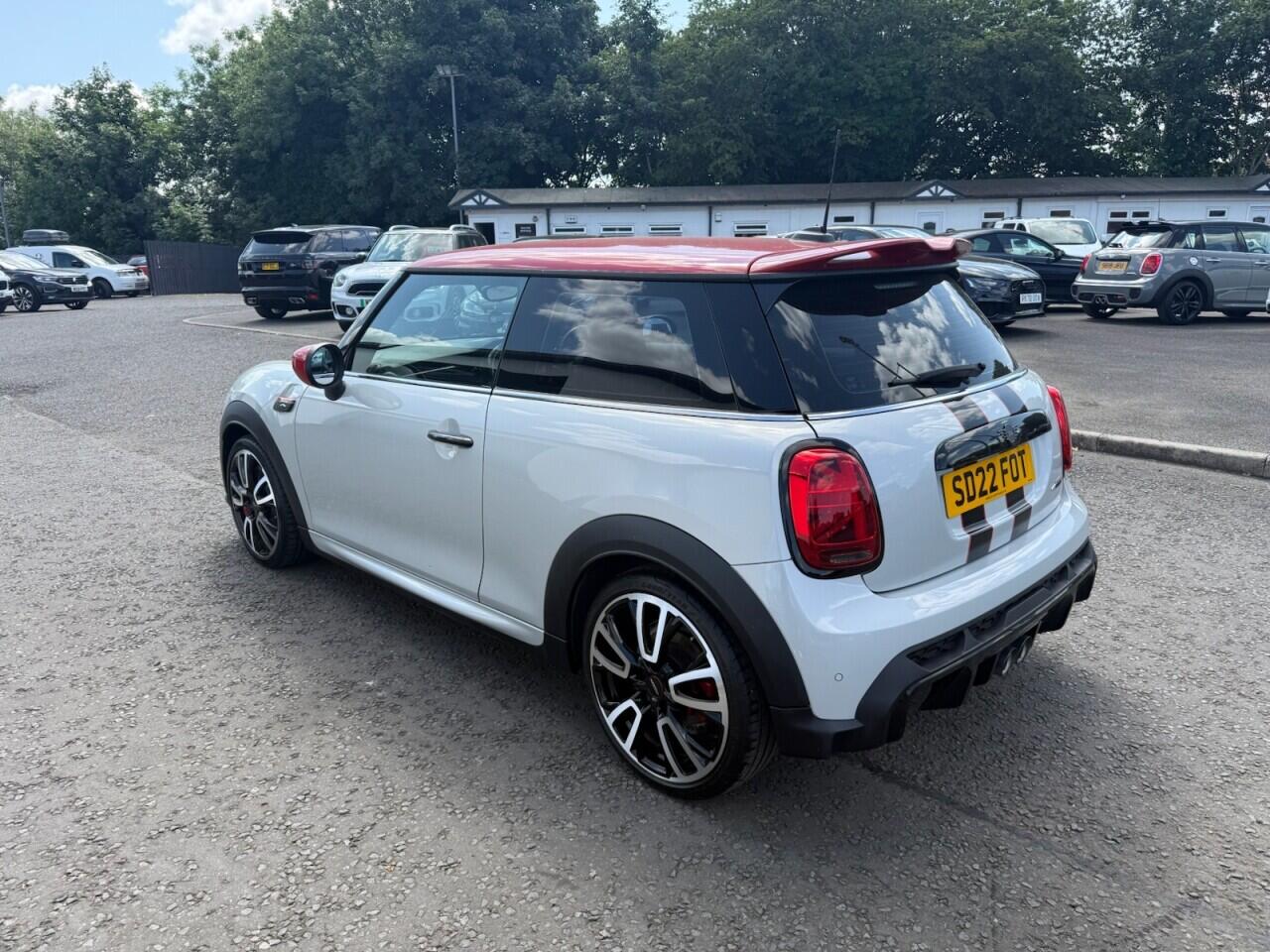 Mini Hatch view 9