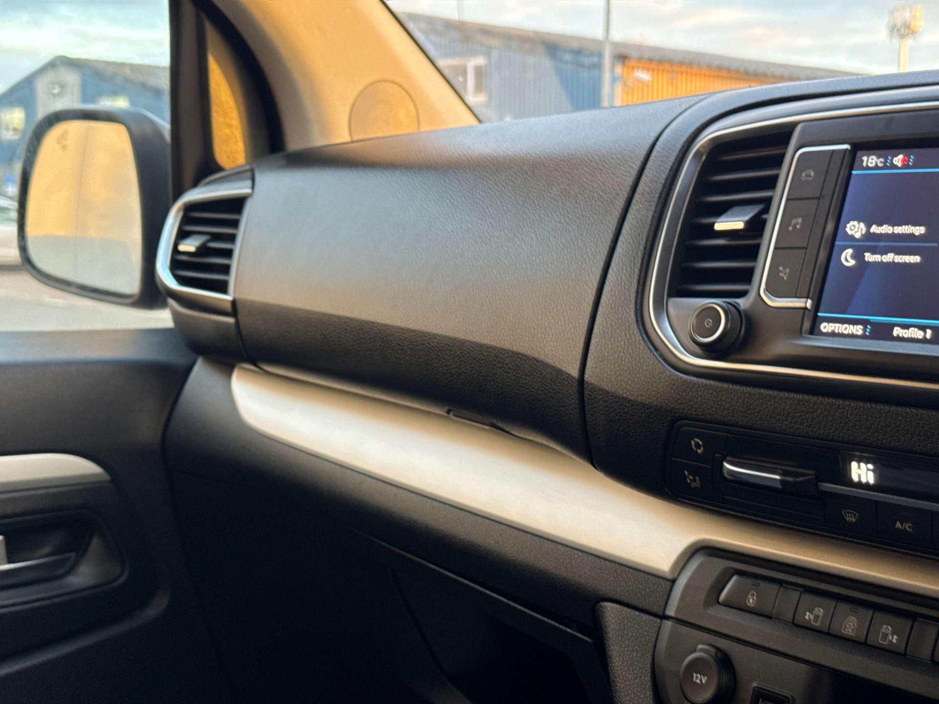 Peugeot Traveller view 50