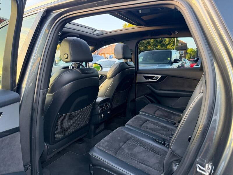 Audi Q7 view 56